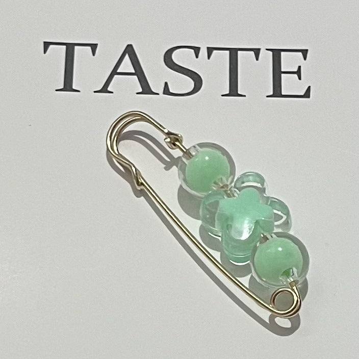 Fixed Waist Women's Pants Brooch Accessory